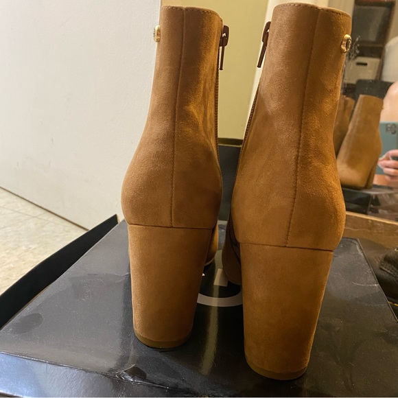 Heeled boots - Picture 7 of 8